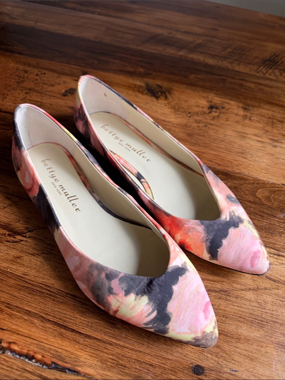Bettye Muller 8 Pink & Coral Floral Pointed-Toe Ballerina Flats